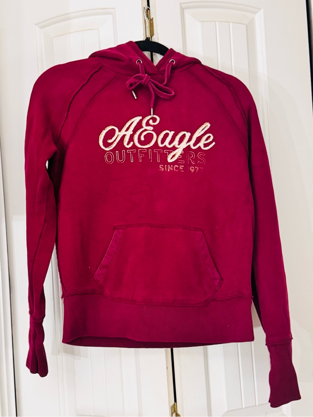 American Eagle Burgundy Embroidered Pullover Hoodie – Medium PTP 21